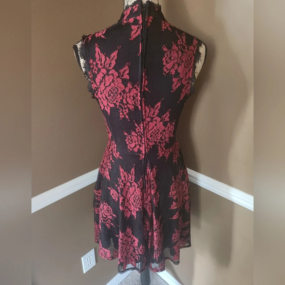 EUC Sz 5 Sleeveless Black Lace Dress With Roses - Picture 2 of 7